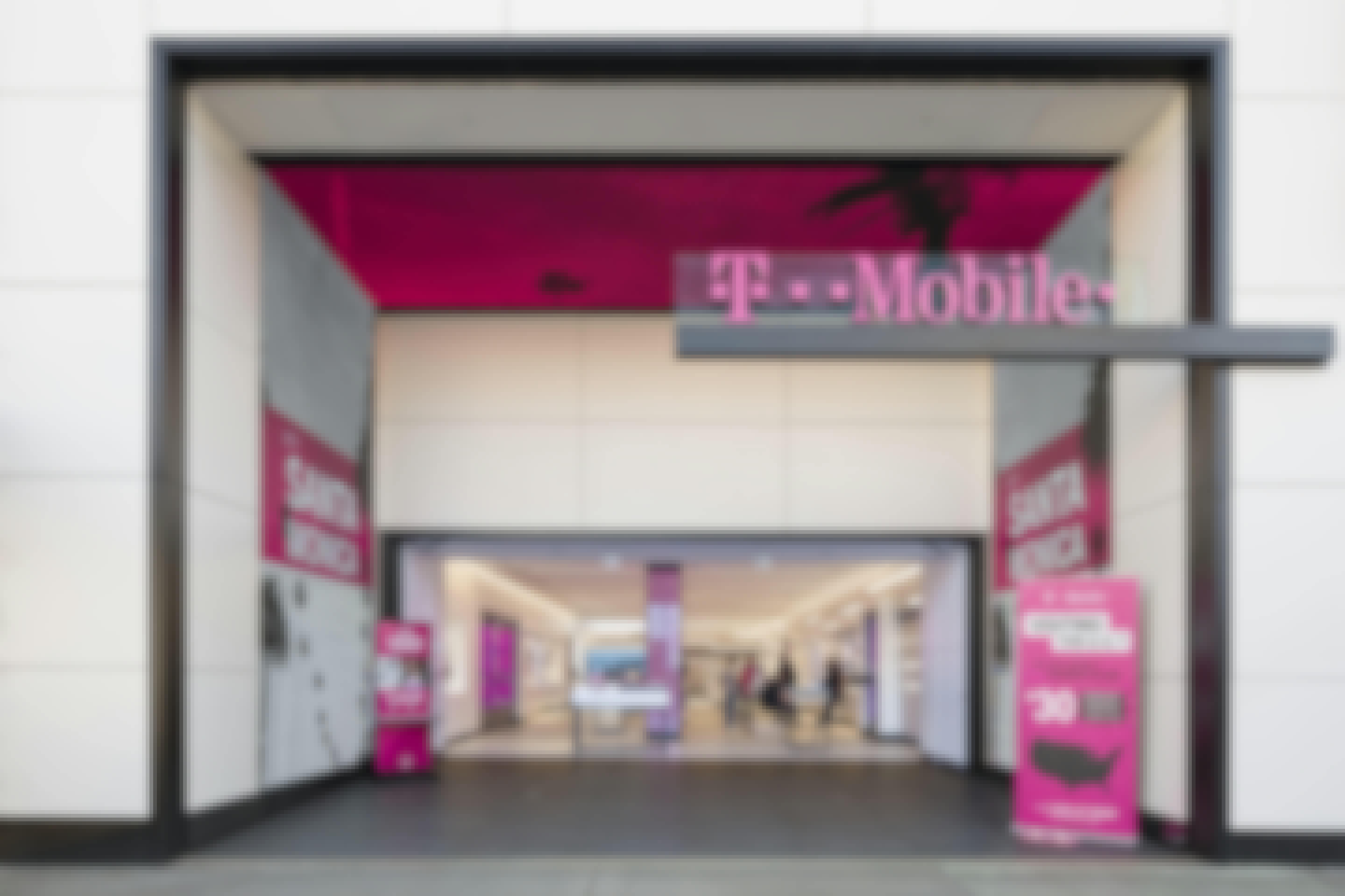 How TMobile Store Manages to Usher In its Customers NanaWall