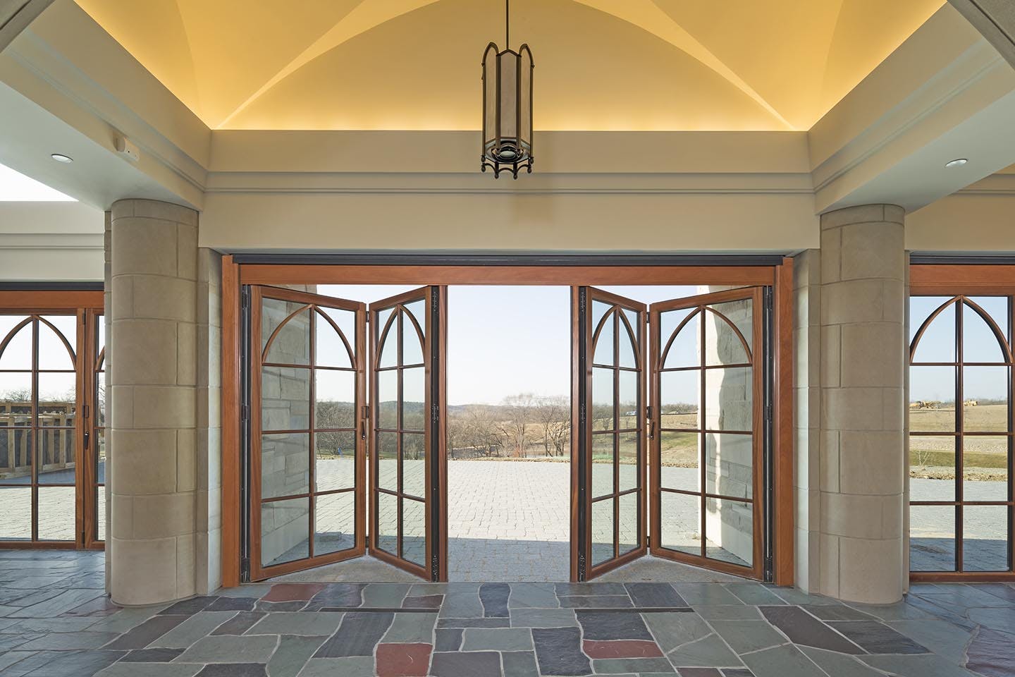 Opening glass walls in Country Club Design